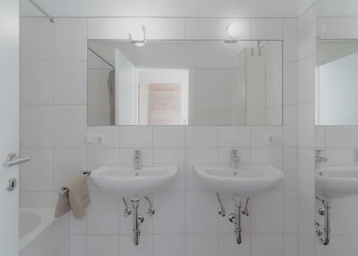 & Hike Asa, Center, Family And Friends アパート