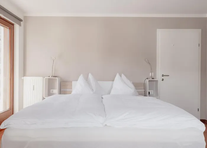 & Hike Asa, Center, Family And Friends アパート バードガシュタイン