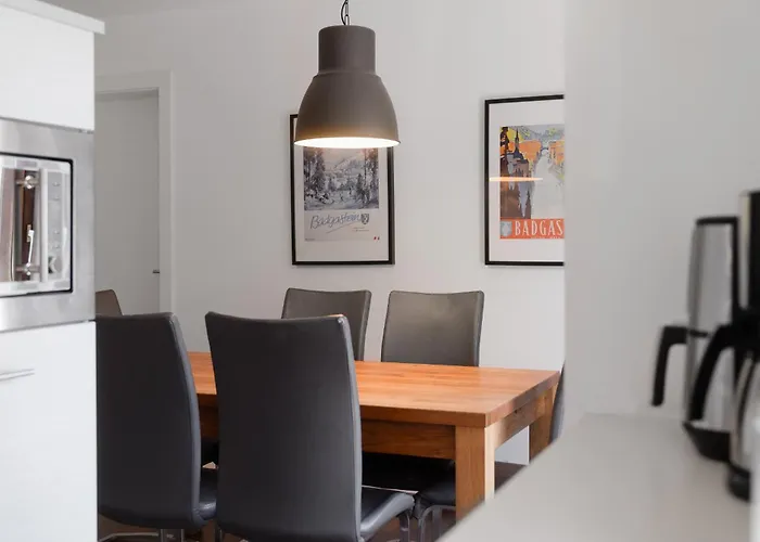 & Hike Asa, Center, Family And Friends