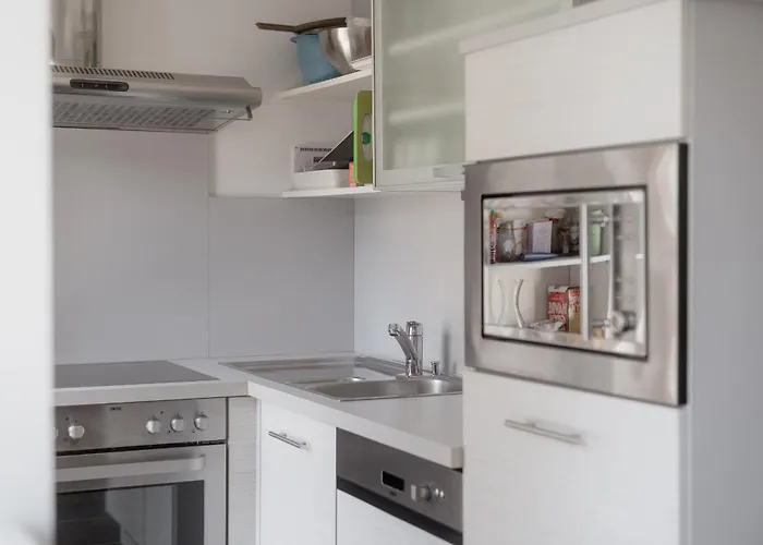 & Hike Asa, Center, Family And Friends アパート