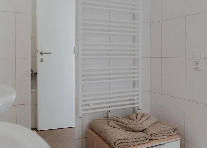 & Hike Asa, Center, Family And Friends * バードガシュタイン