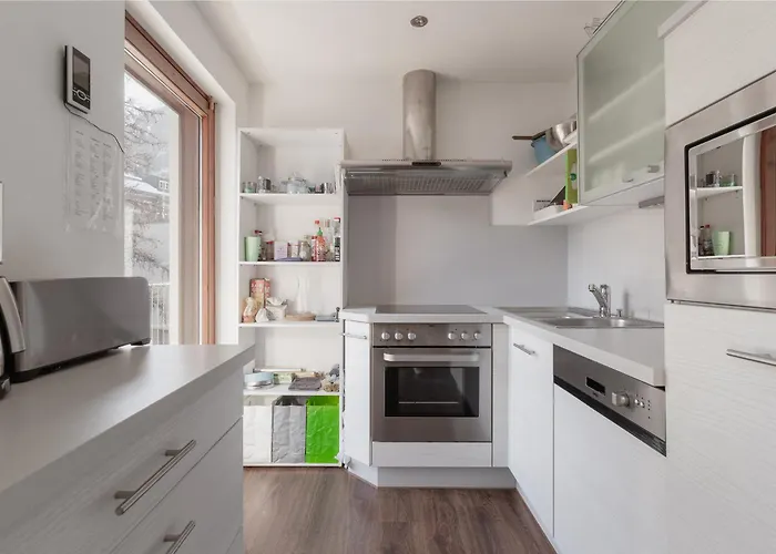 & Hike Asa, Center, Family And Friends アパート