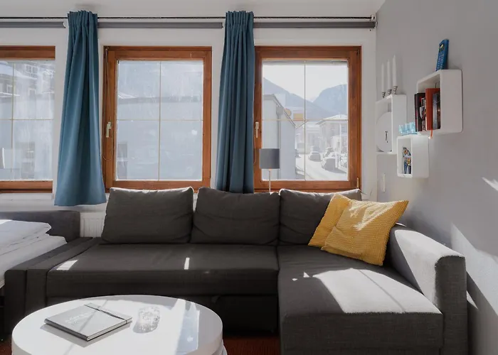 & Hike Asa, Center, Family And Friends バードガシュタイン