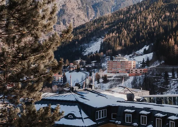 & Hike Asa, Center, Family And Friends アパート