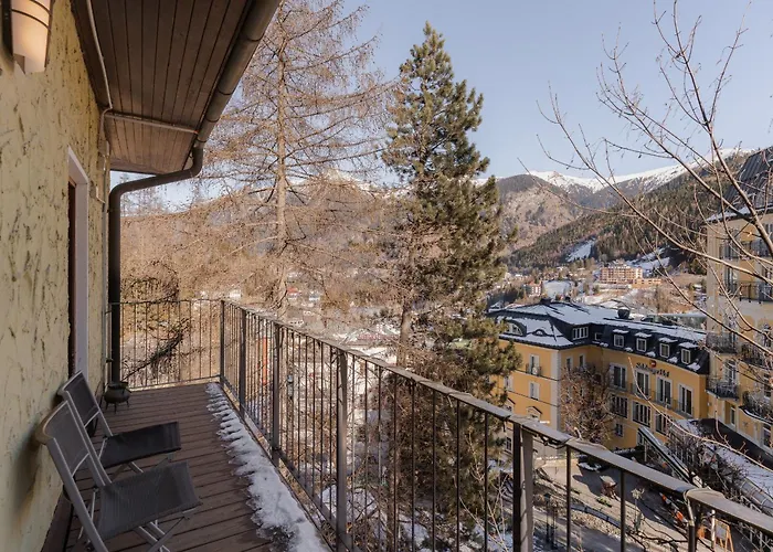 & Hike Asa, Center, Family And Friends アパート